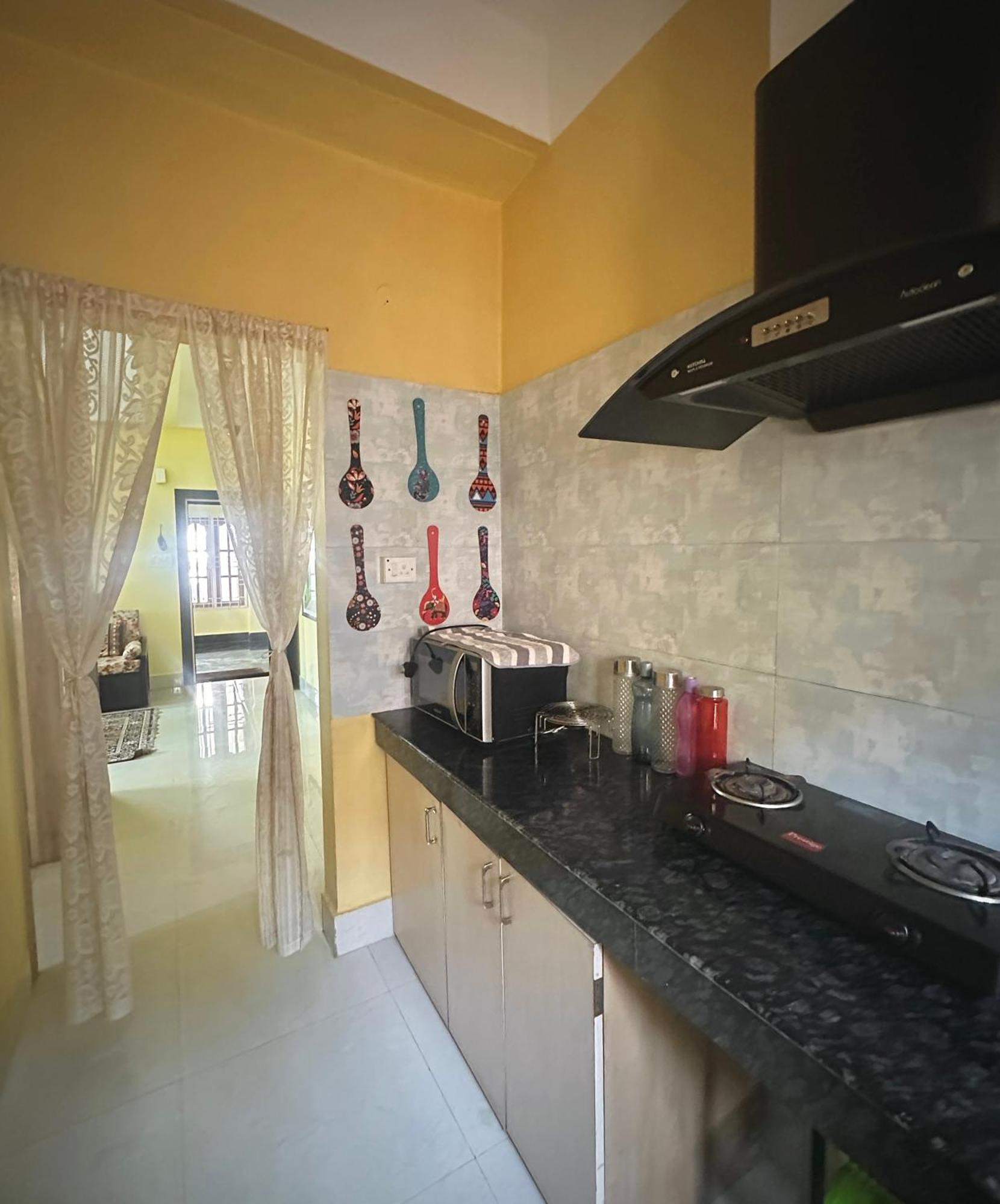 Three Little Birds Homestay Guwahati Eksteriør billede