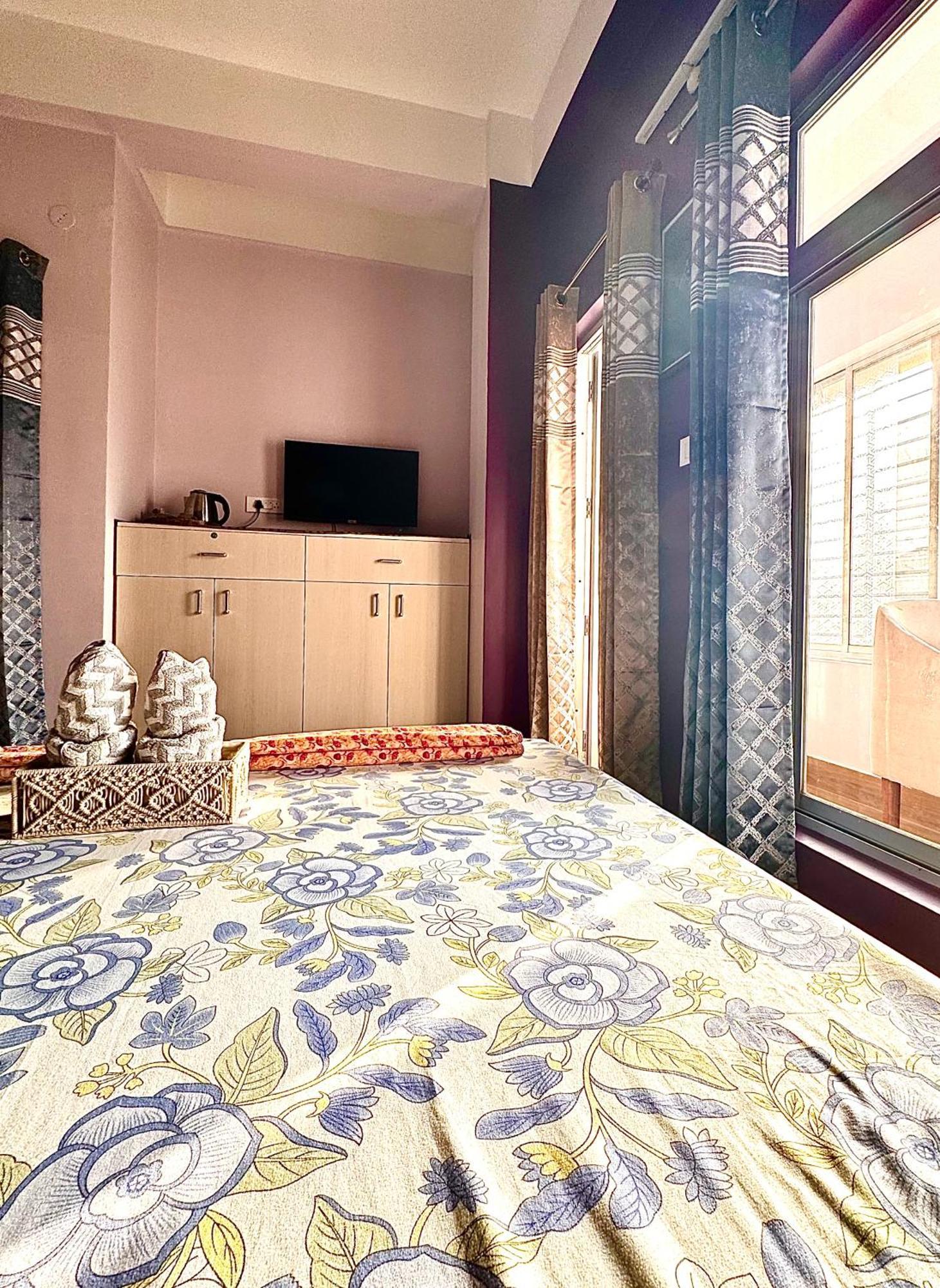 Three Little Birds Homestay Guwahati Eksteriør billede